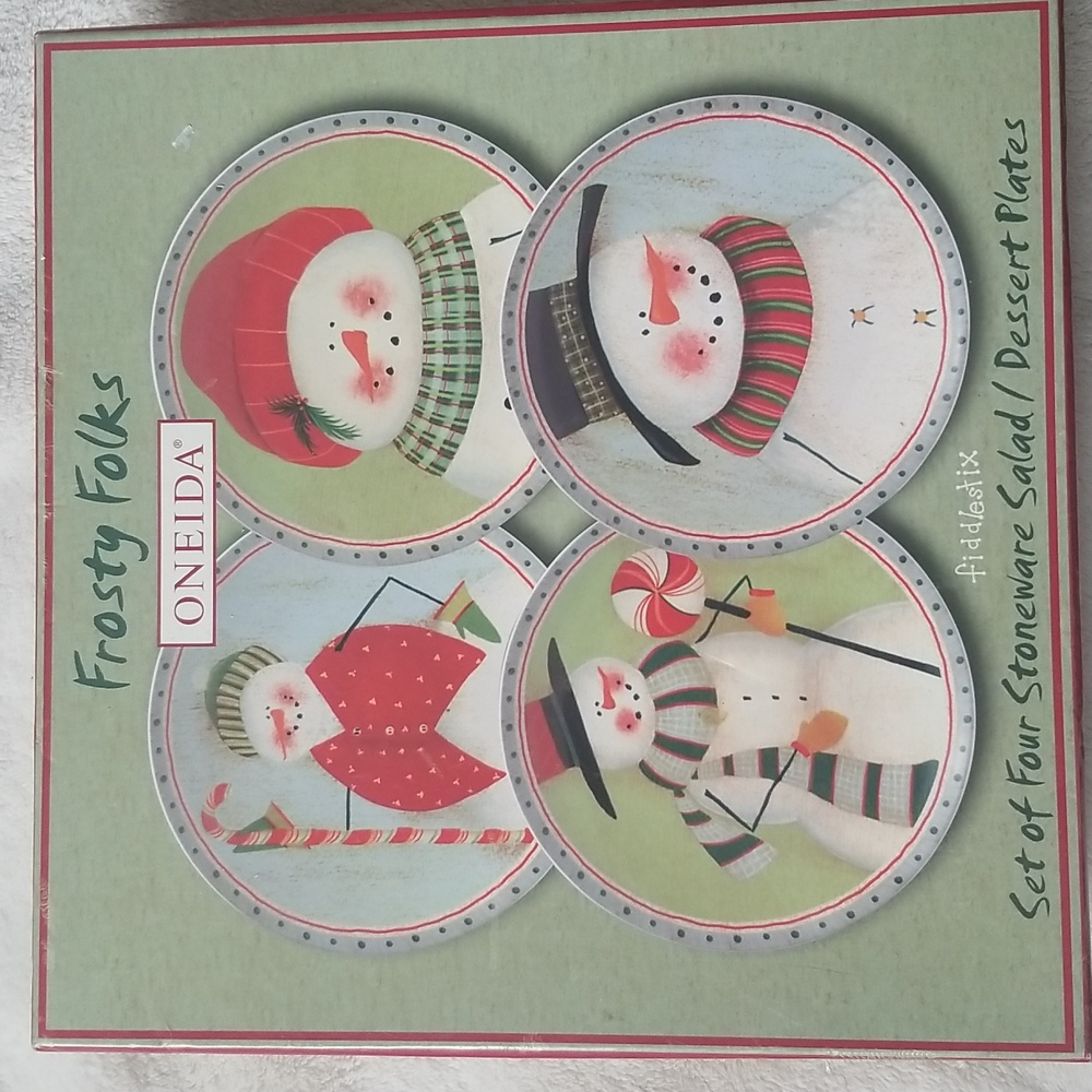 Oneida Christmas set of 4 plates